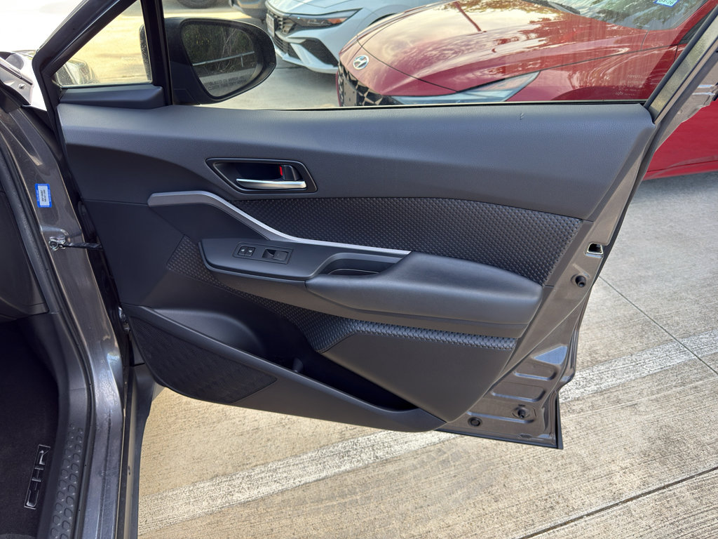 Used 2021 Toyota C-HR LE FWD image 27