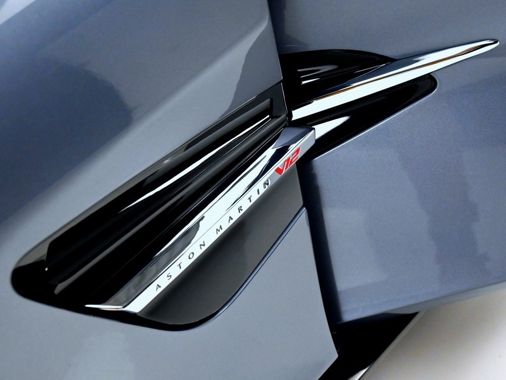 Used 2025 Aston Martin Vanquish image 31