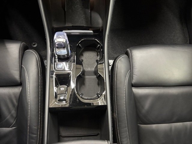 Used 2023 Volvo XC40 B4 Ultimate w/ Protection Package Premier image 21
