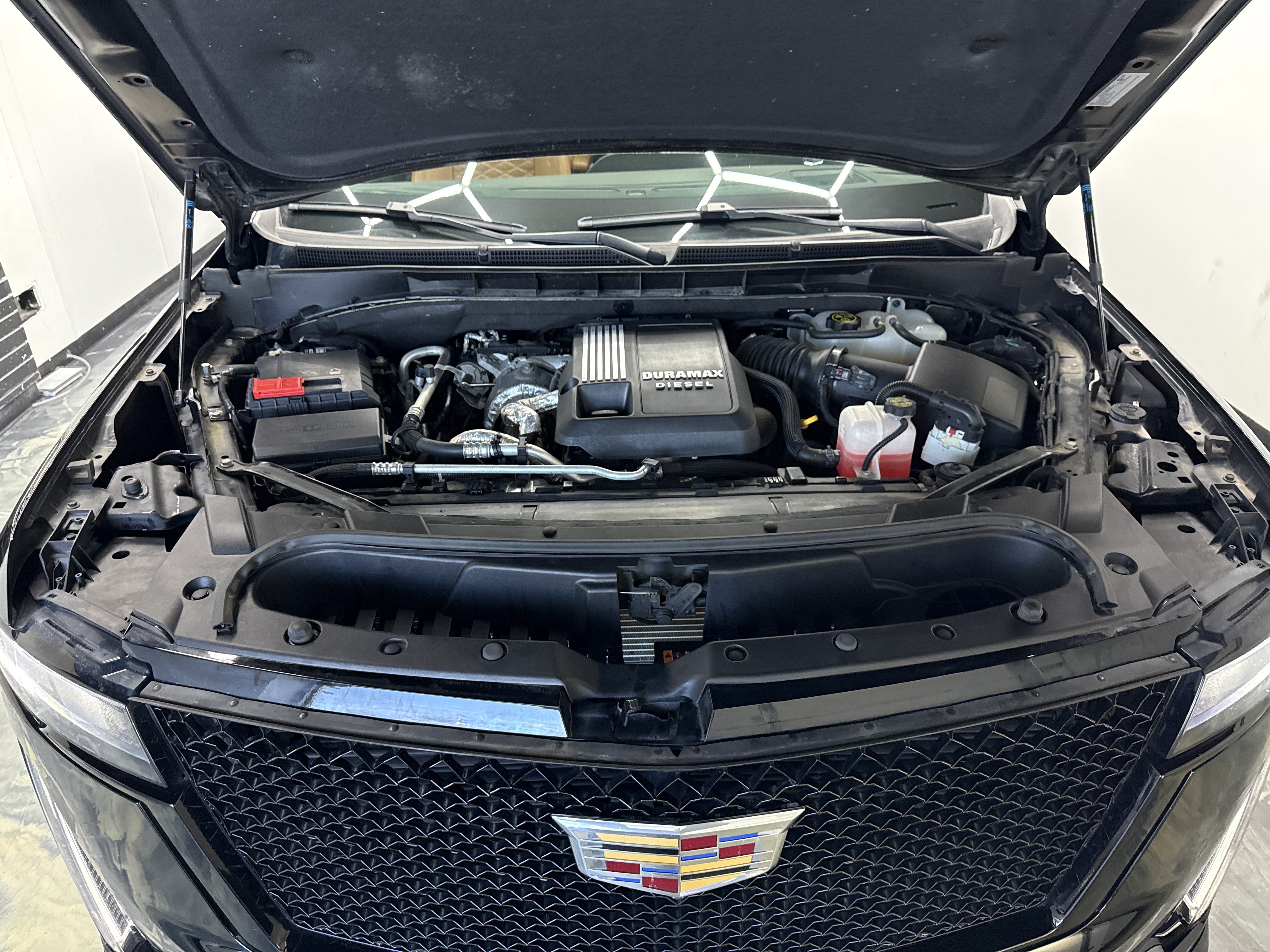 Used 2023 Cadillac Escalade Sport w/ LPO, Floor Liner Package AWD/4WD image 33