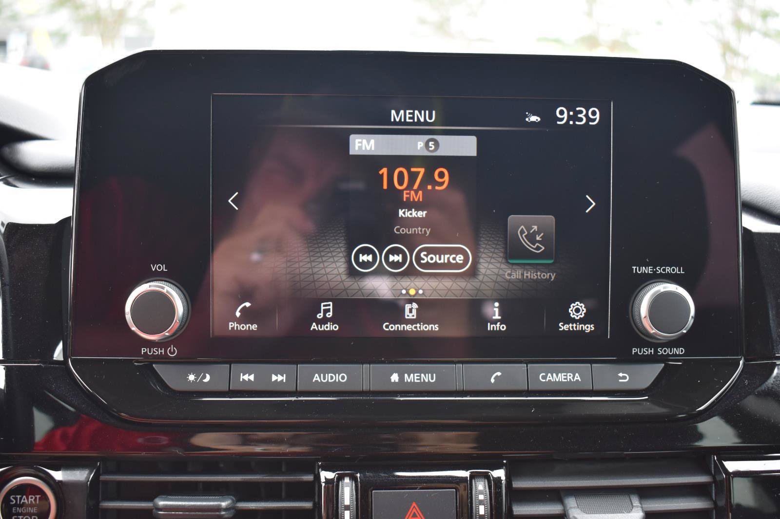 Used 2024 Nissan Pathfinder SV FWD image 38