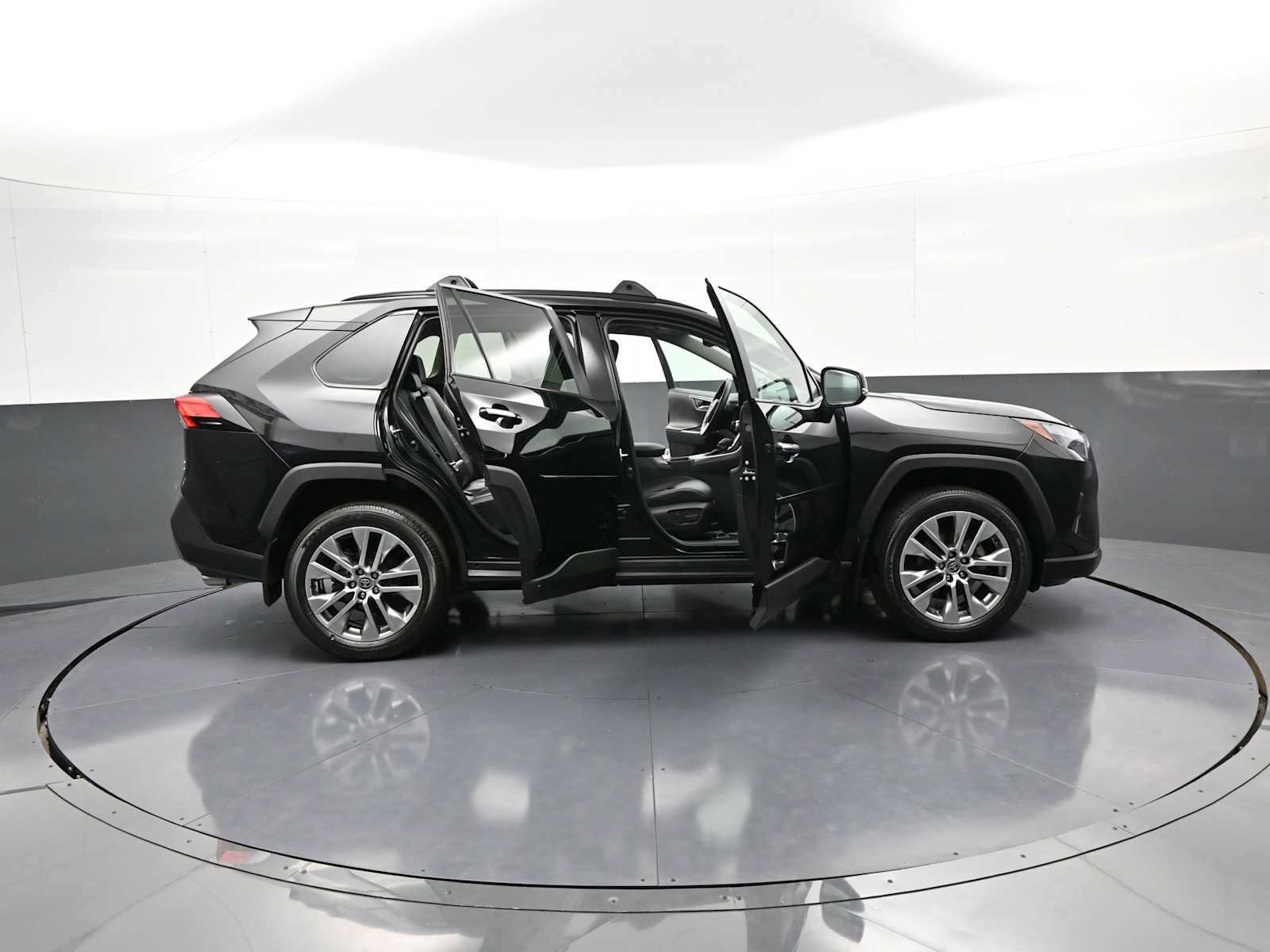 Used 2022 Toyota RAV4 Limited AWD/4WD image 41