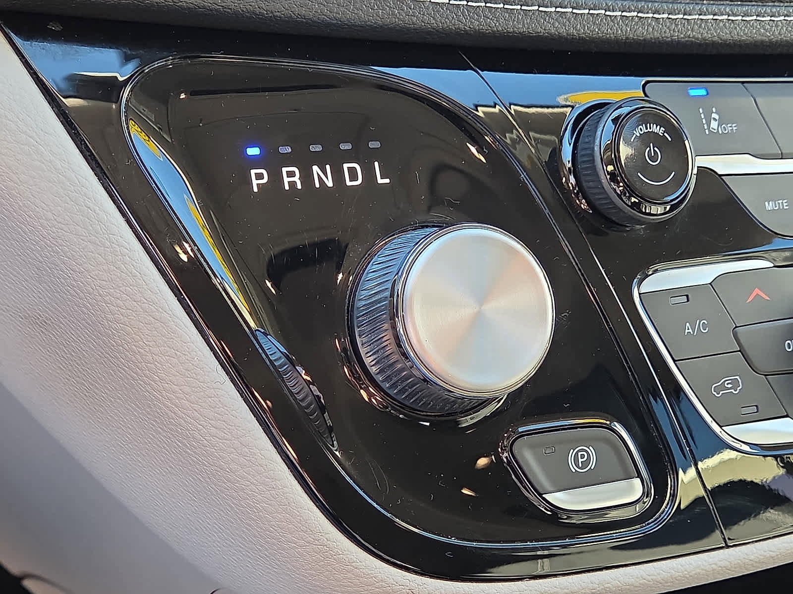 Used 2022 Chrysler Pacifica Touring-L image 16