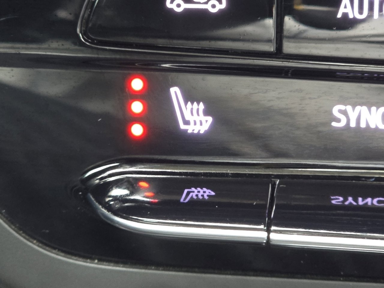 Used 2021 Buick Envision Essence w/ Technology Package I image 7