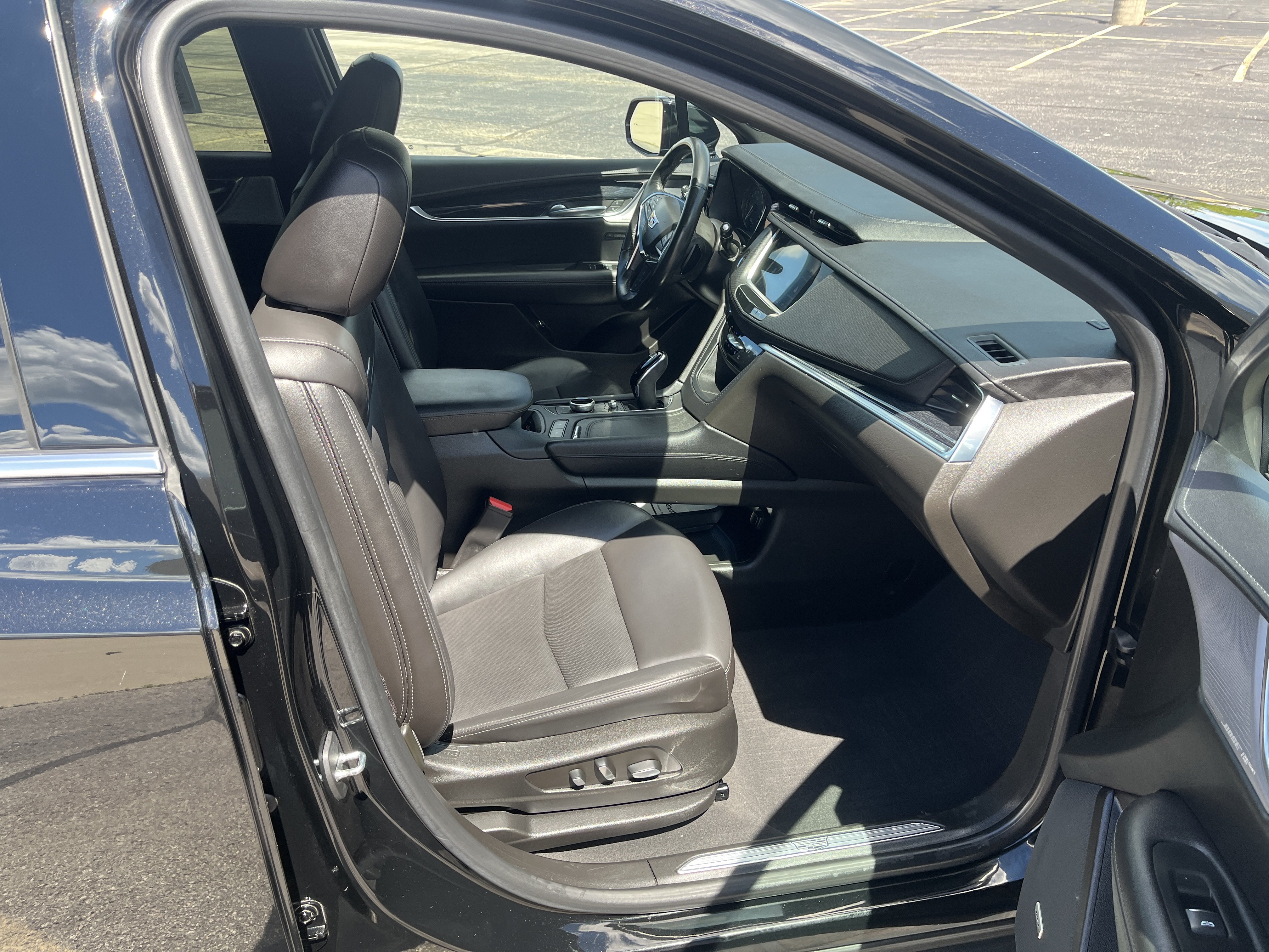 Used 2023 Cadillac XT5 Premium Luxury w/ Technology Package AWD/4WD image 18