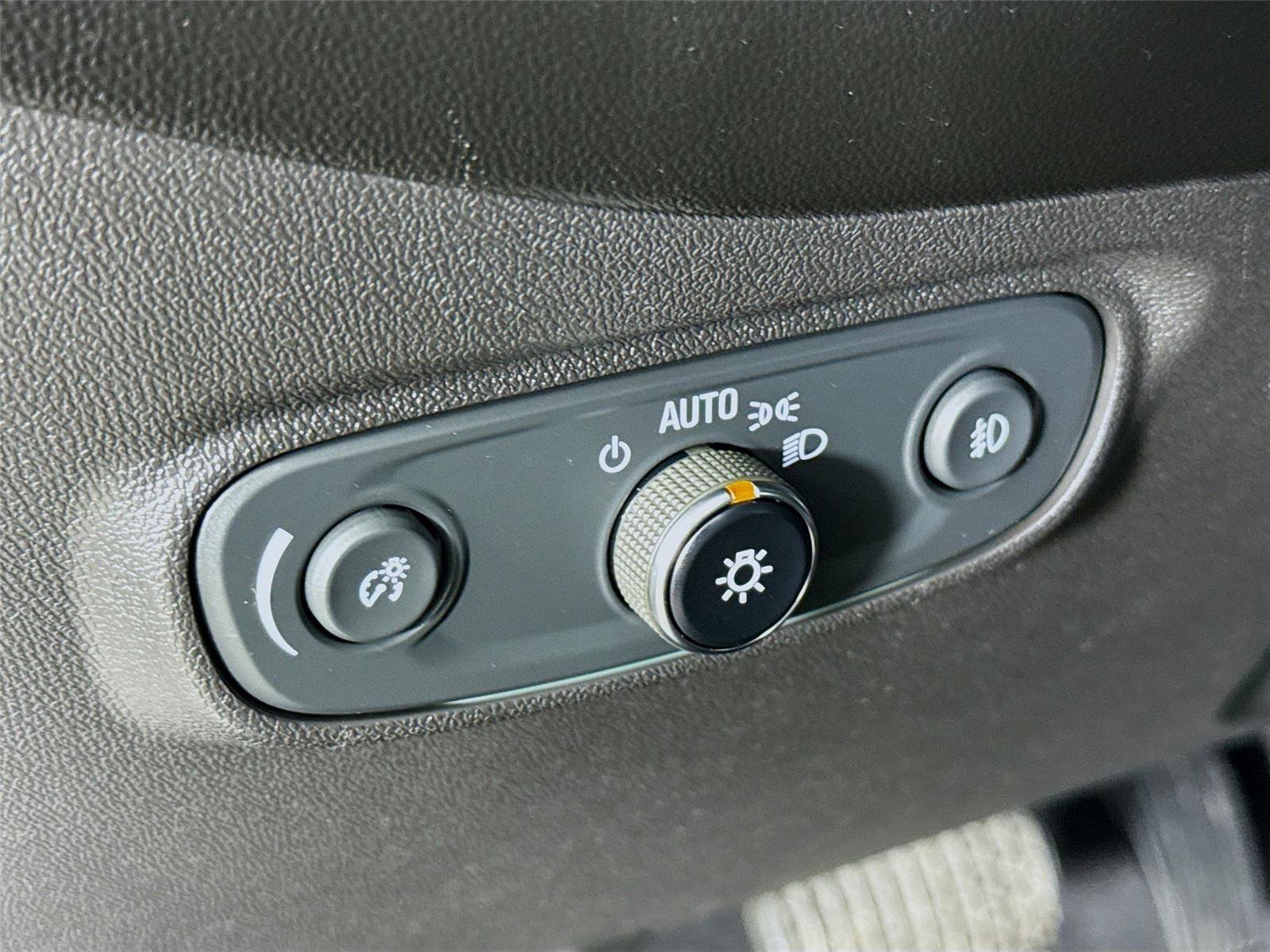 Used 2021 Chevrolet Equinox LT AWD/4WD image 12