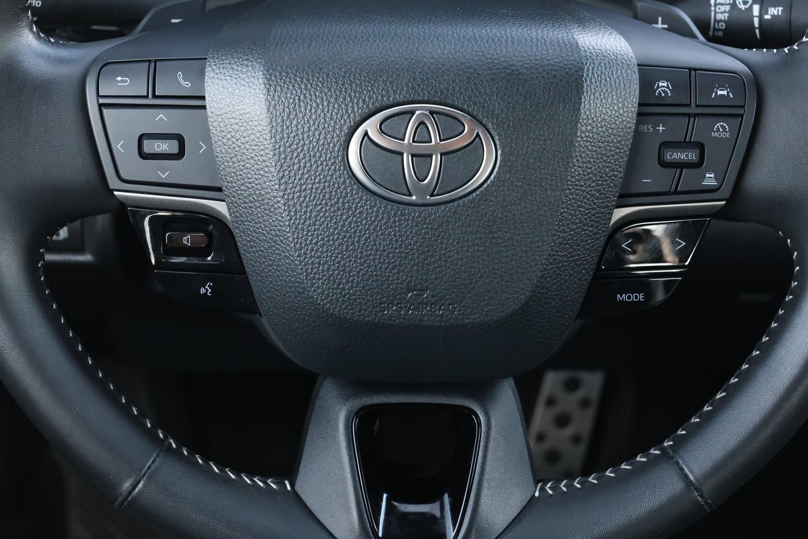 Used 2025 Toyota Camry Hybrid FWD image 17