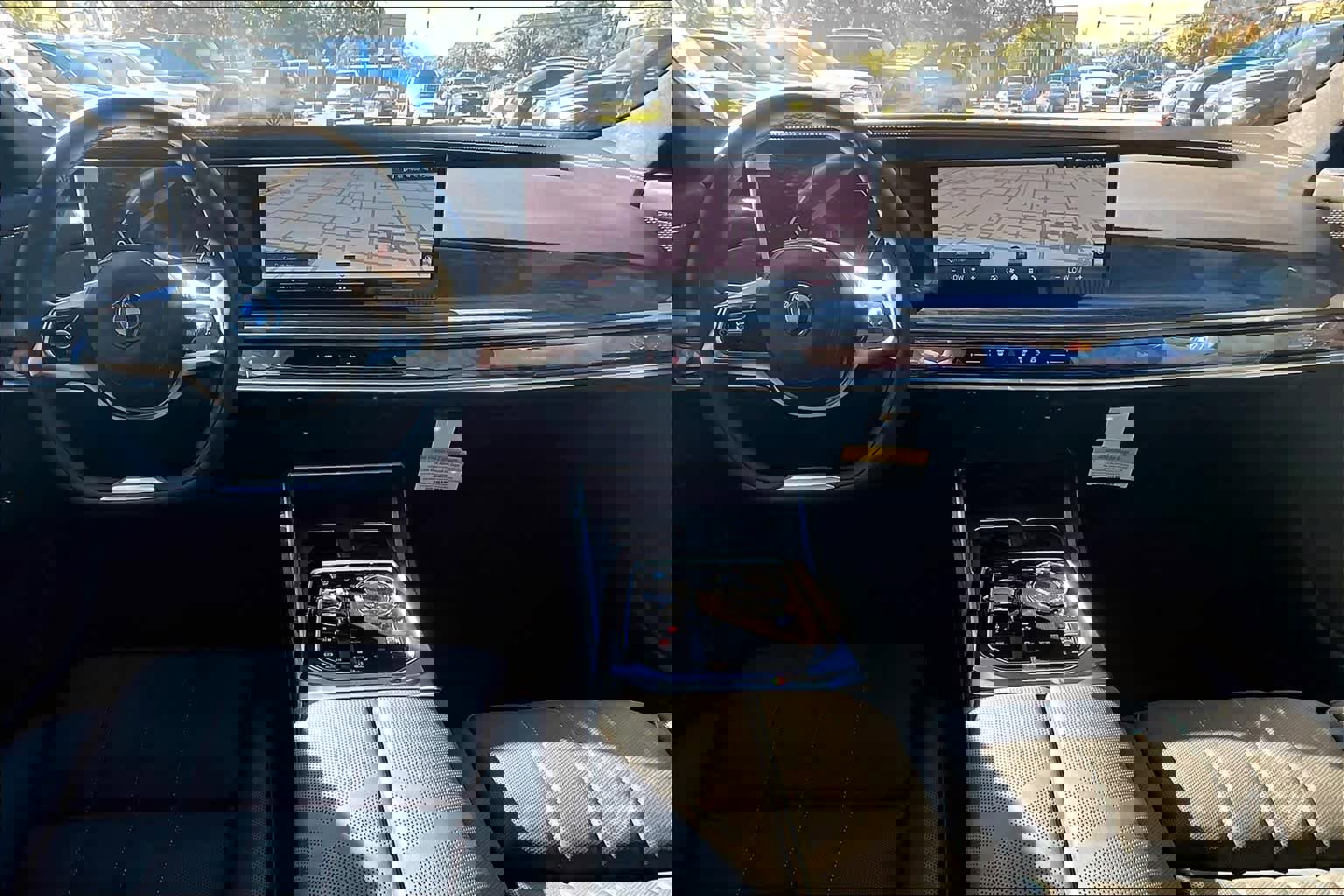 Used 2025 BMW i7 xDrive60 w/ Premium Package image 5