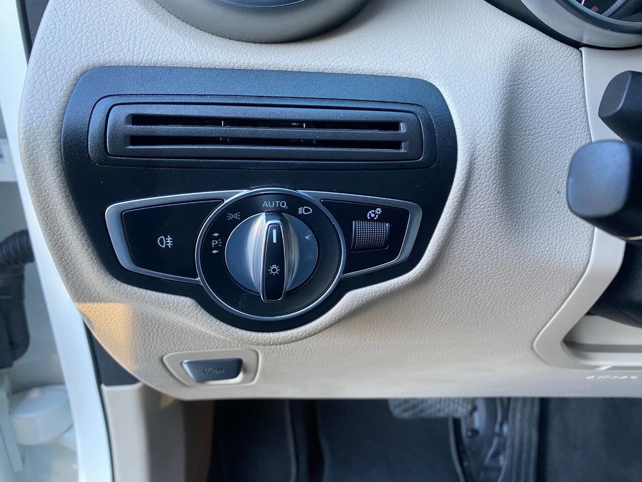 Used 2019 Mercedes-Benz GLC 300 image 23