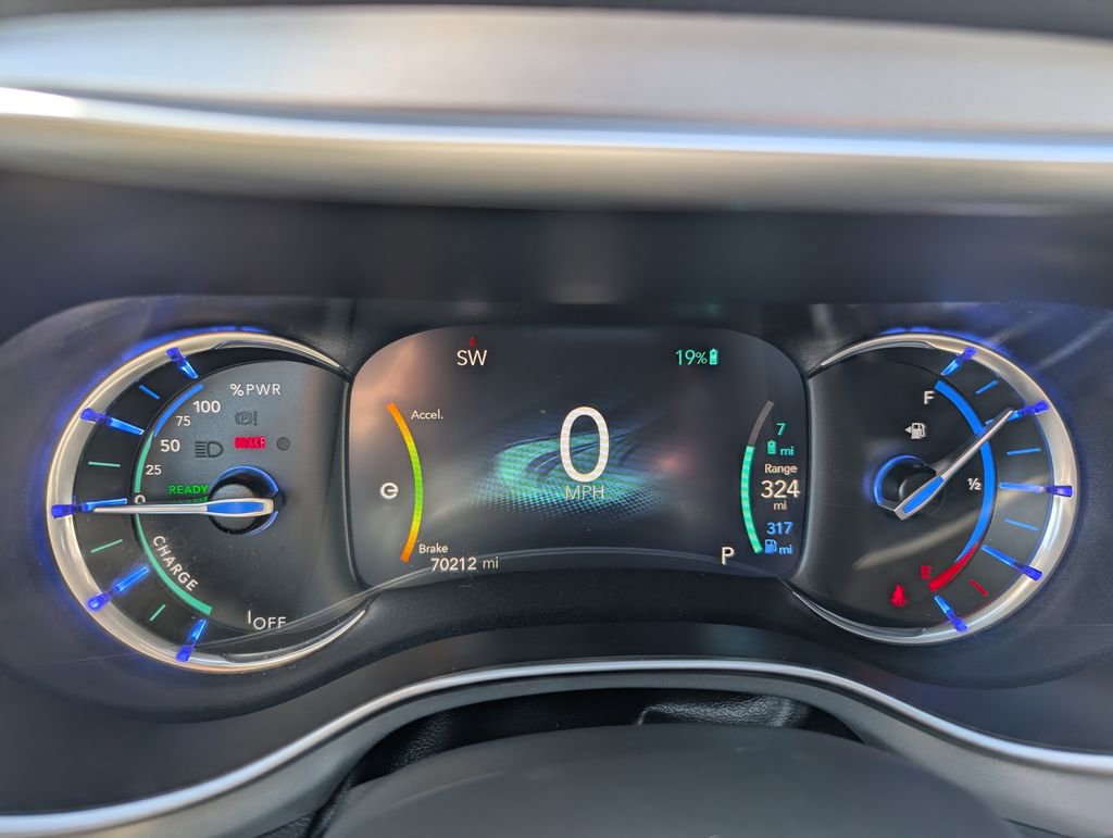 Used 2020 Chrysler Pacifica Limited w/ Advanced Safetytec Group FWD image 34