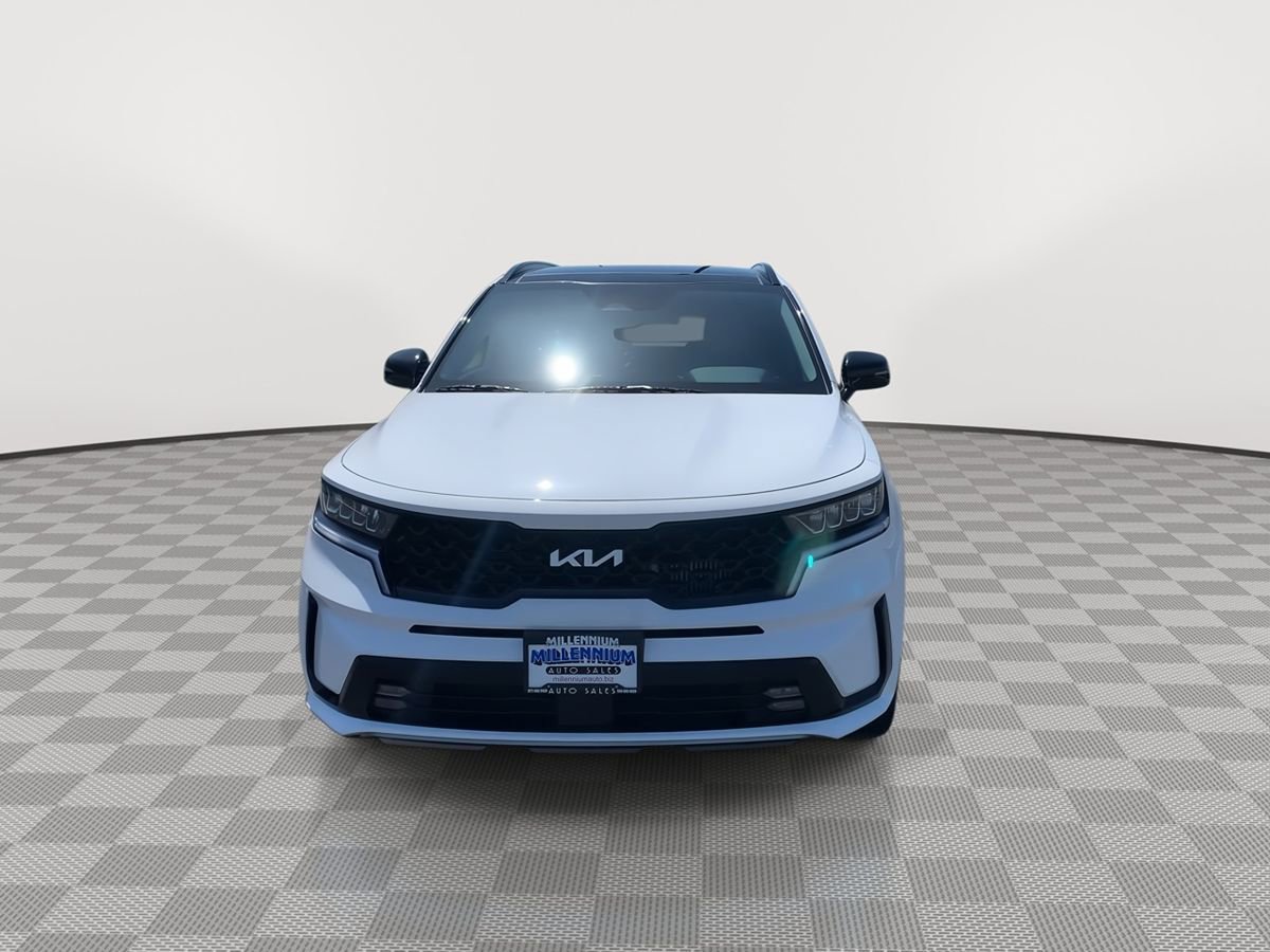Used 2022 Kia Sorento EX w/ Panoramic Sunroof Package FWD image 2
