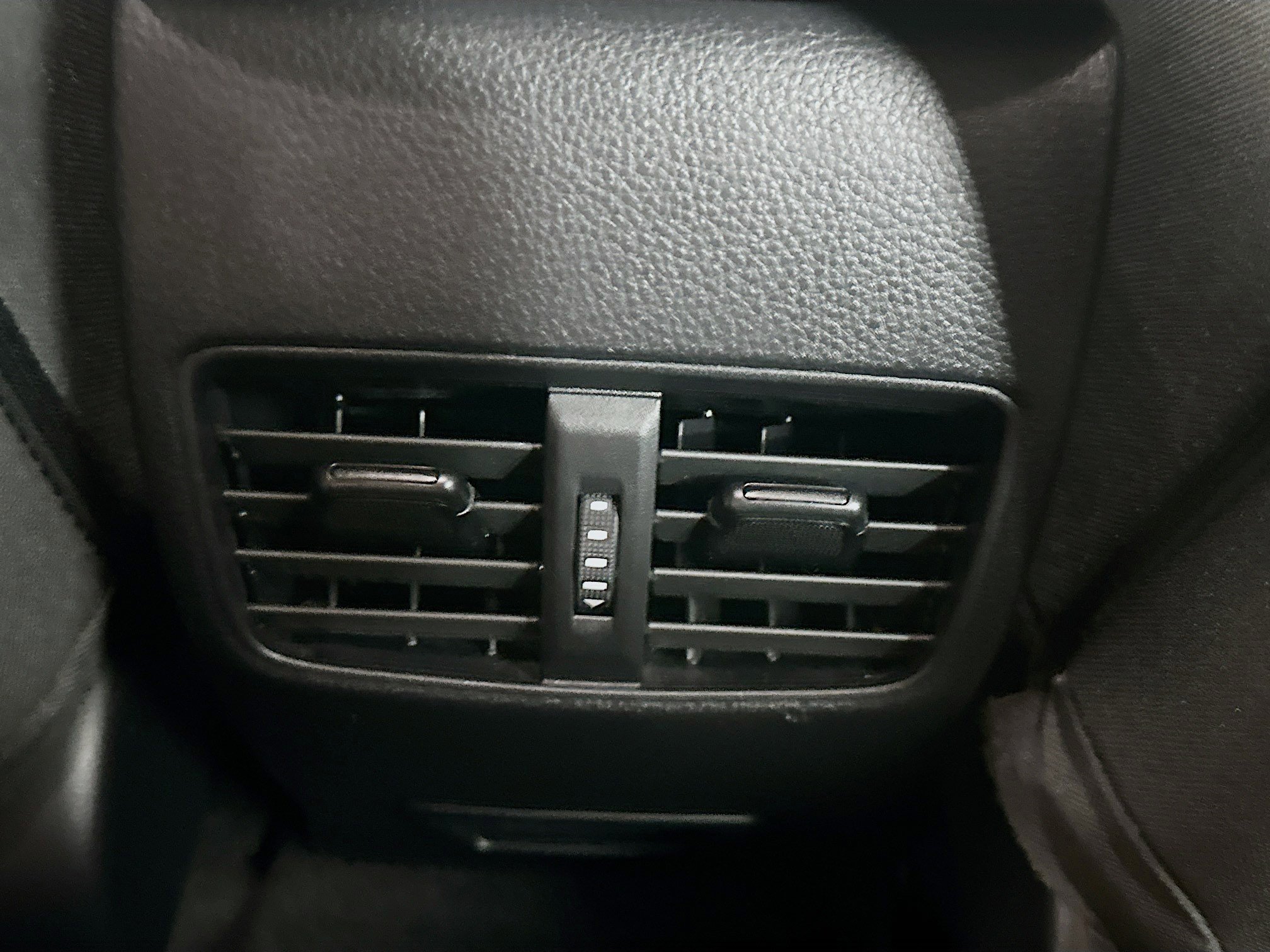 Used 2024 Toyota Corolla Cross LE image 28