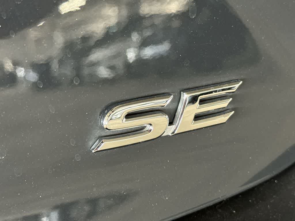 Used 2025 Toyota Camry SE FWD image 11