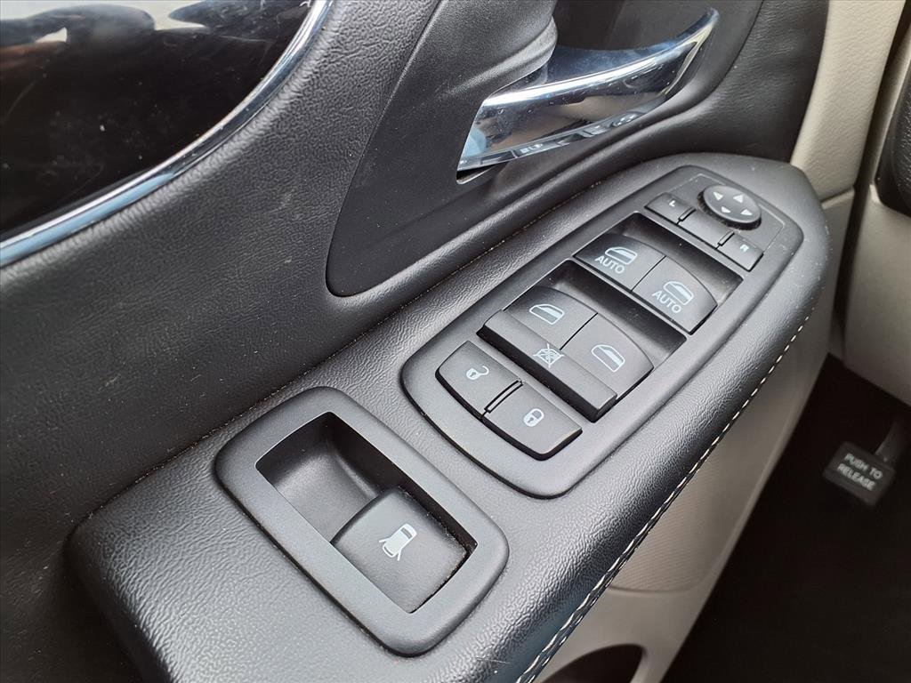 Used 2017 Dodge Grand Caravan SXT image 13