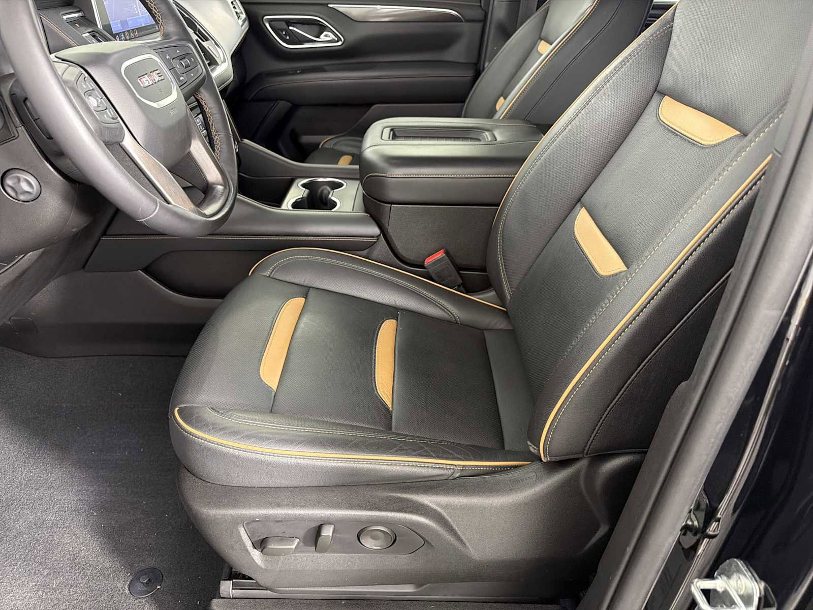 Used 2021 GMC Yukon AT4 w/ AT4 Premium Package AWD/4WD image 8