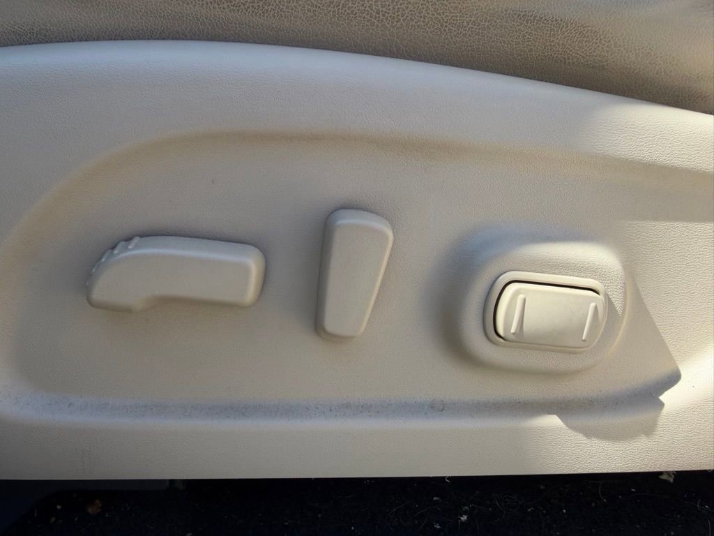 Used 2020 Nissan Pathfinder SL image 10