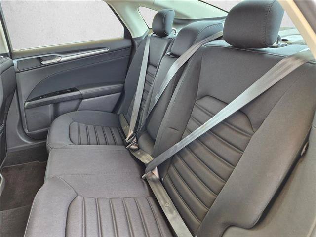 Used 2015 Ford Fusion SE FWD image 17