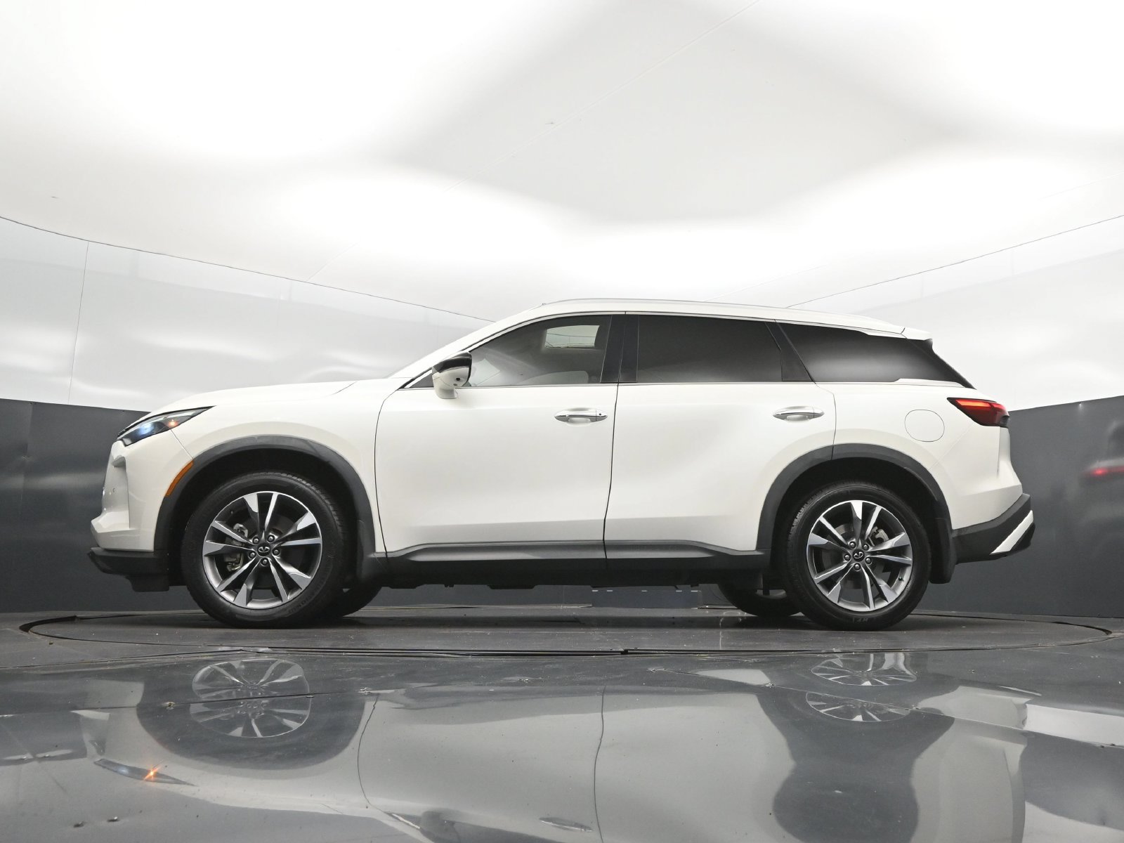Certified 2023 INFINITI QX60 Luxe w/ Vision Package AWD/4WD image 40