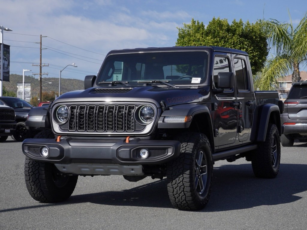 Used 2024 Jeep Gladiator Mojave w/ Convenience Group image 8