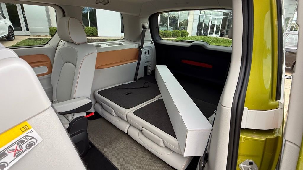 Used 2025 Volkswagen ID. Buzz 1st Edition image 10