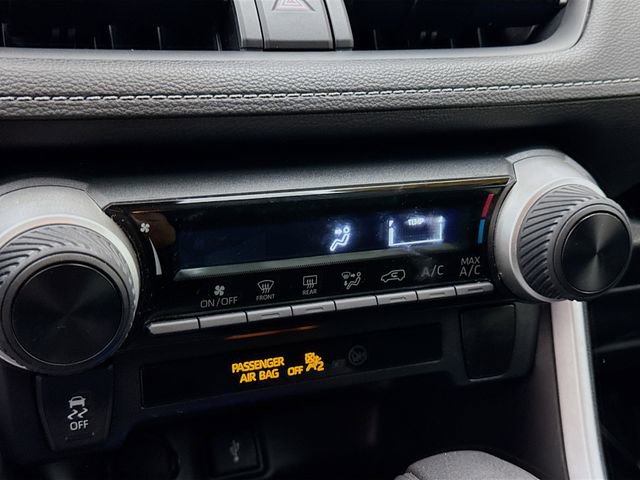 Used 2021 Toyota RAV4 LE image 15