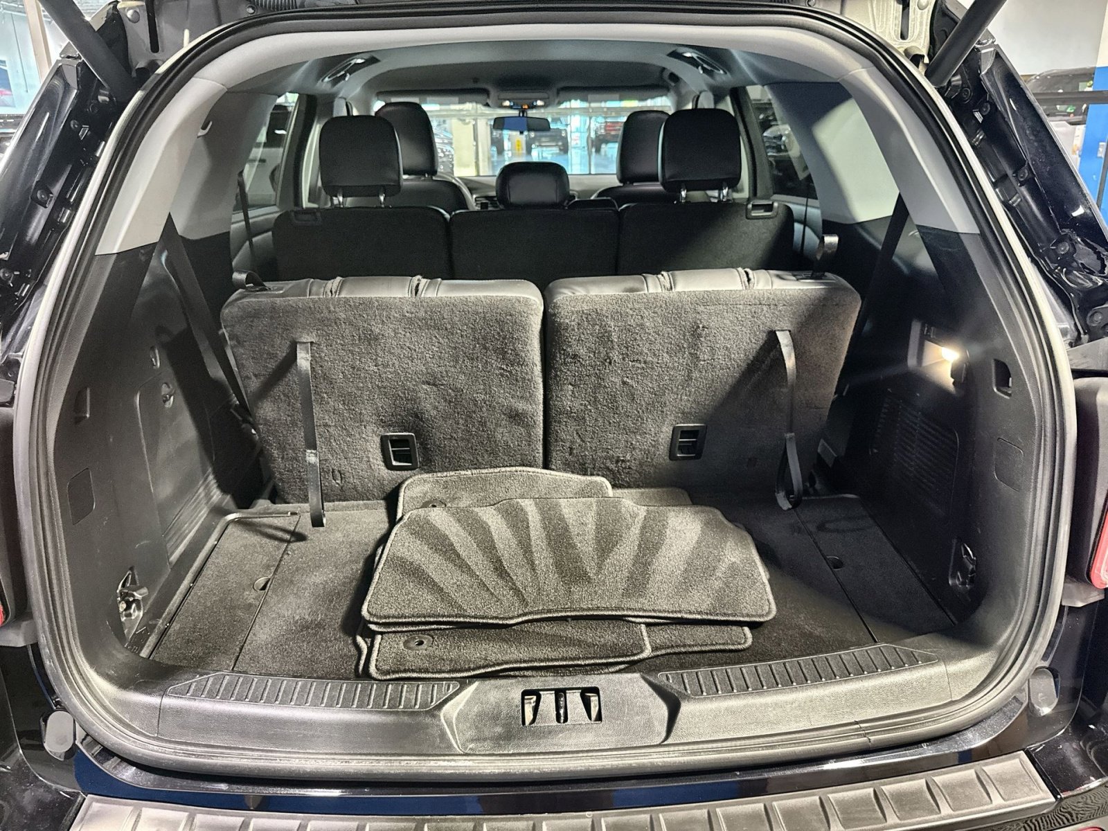 Used 2022 Ford Explorer XLT w/ Equipment Group 202A image 32