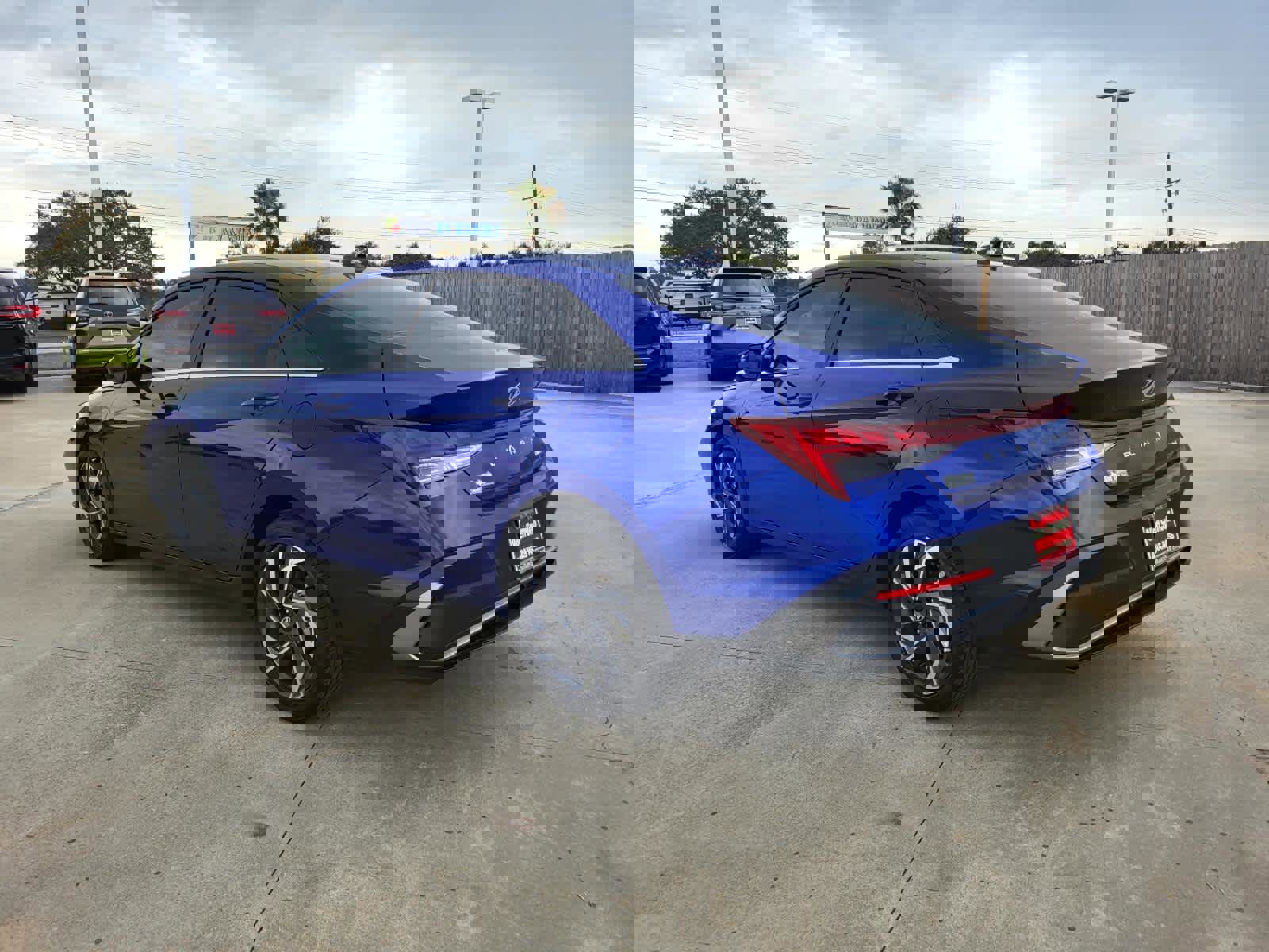 Used 2024 Hyundai Elantra Limited image 3