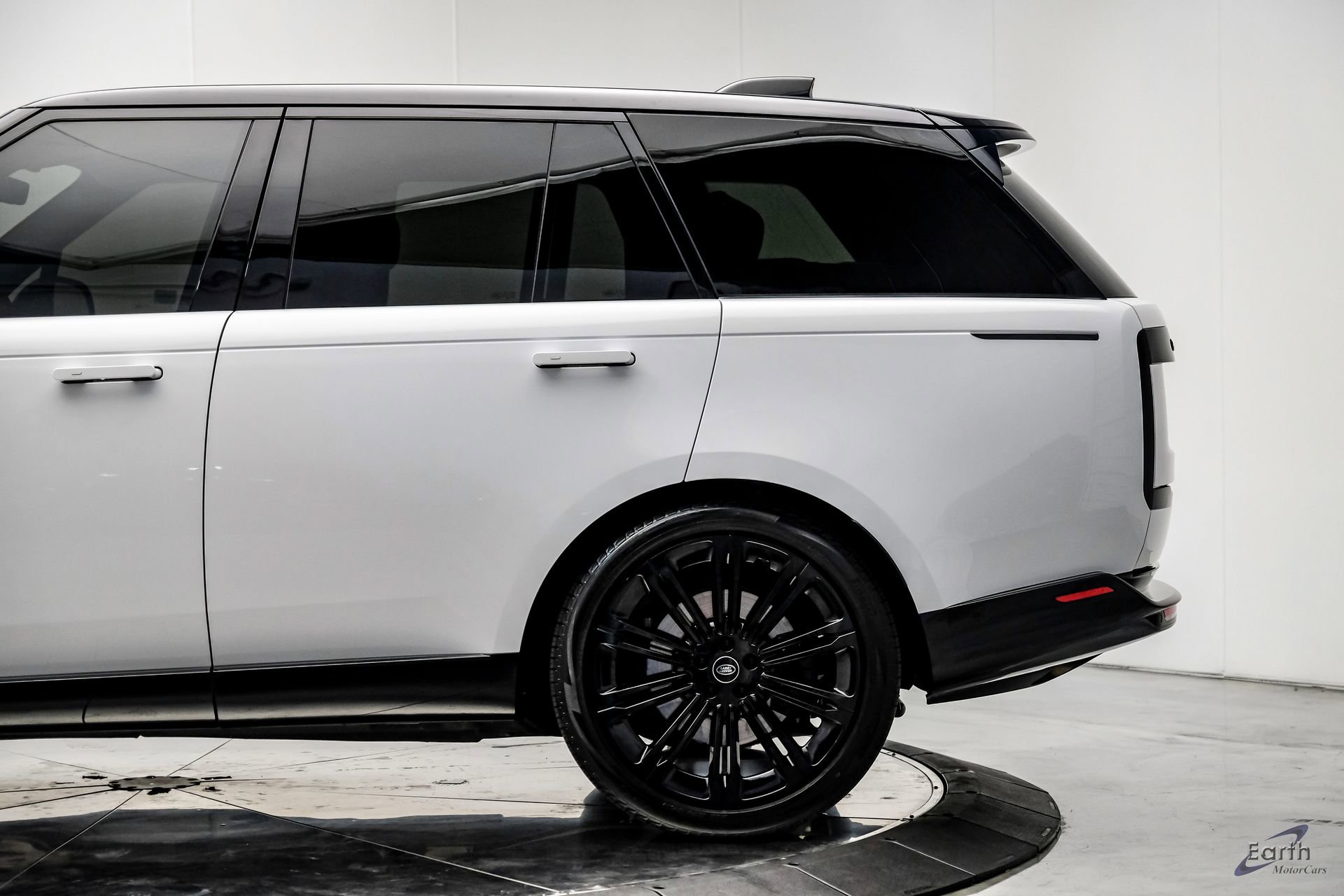 Used 2024 Land Rover Range Rover SE AWD/4WD image 9