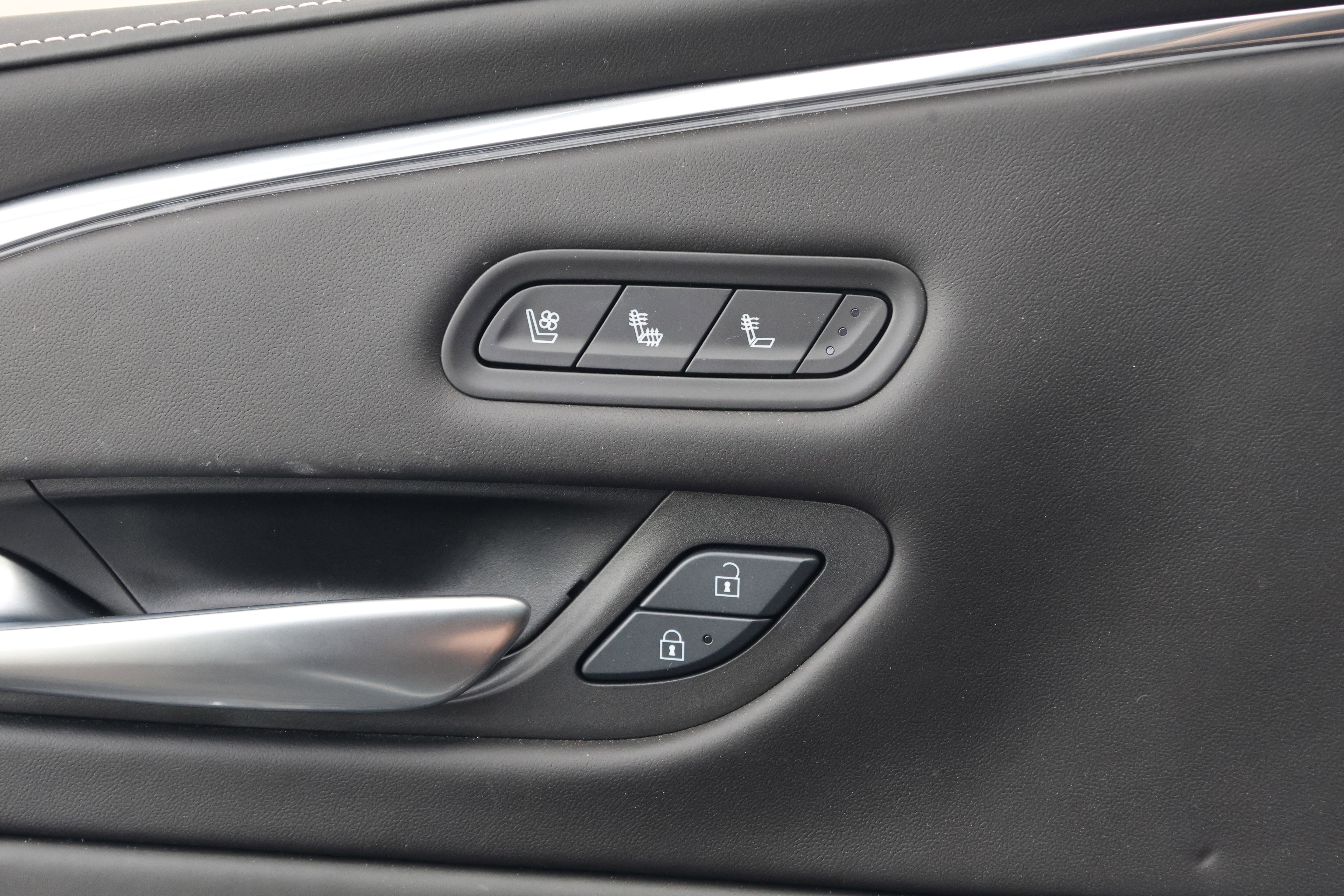 Used 2024 Cadillac Escalade V w/ LPO, ONYX Package AWD/4WD image 13