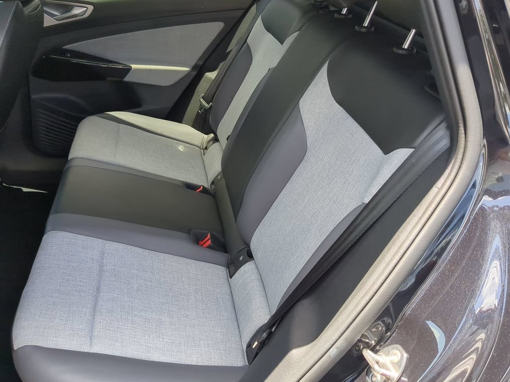 Certified 2023 Volkswagen ID.4 Pro RWD image 16