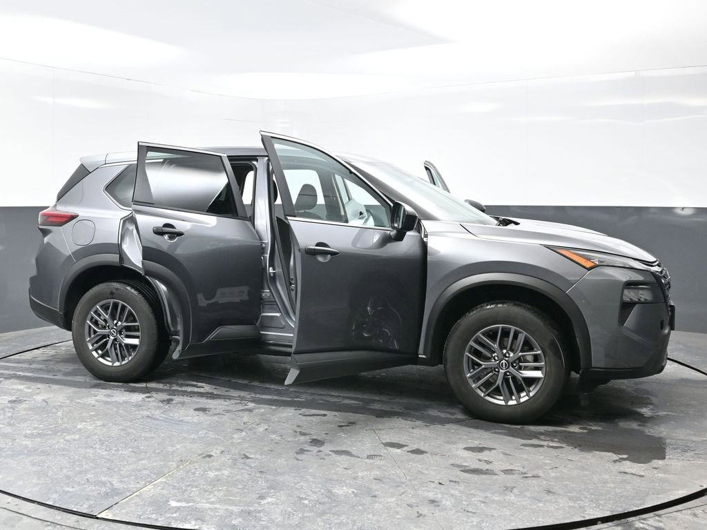 Used 2024 Nissan Rogue S image 56