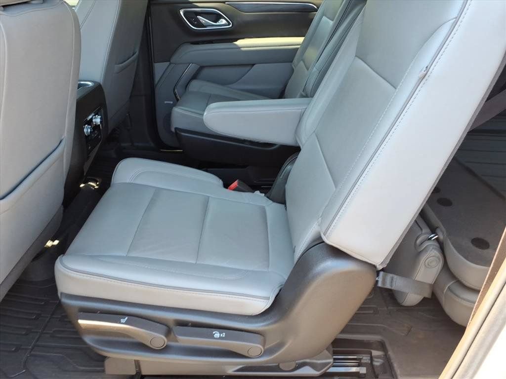 Used 2023 GMC Yukon XL SLT AWD/4WD image 12