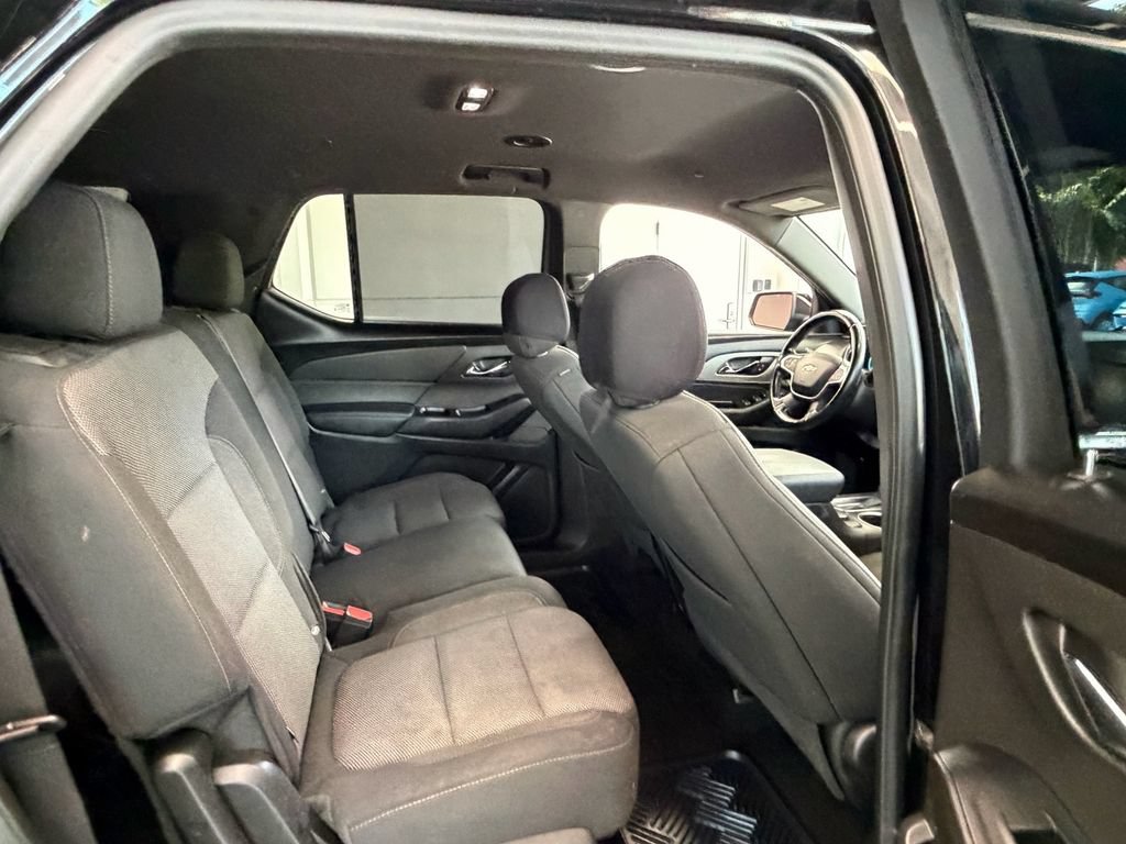 Used 2023 Chevrolet Traverse LT w/ Rear Camera Mirror Package AWD/4WD image 15