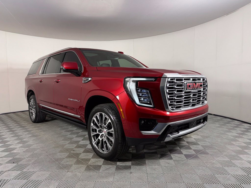Used 2026 GMC Yukon XL Denali w/ Sun & Power Step Package AWD/4WD image 4