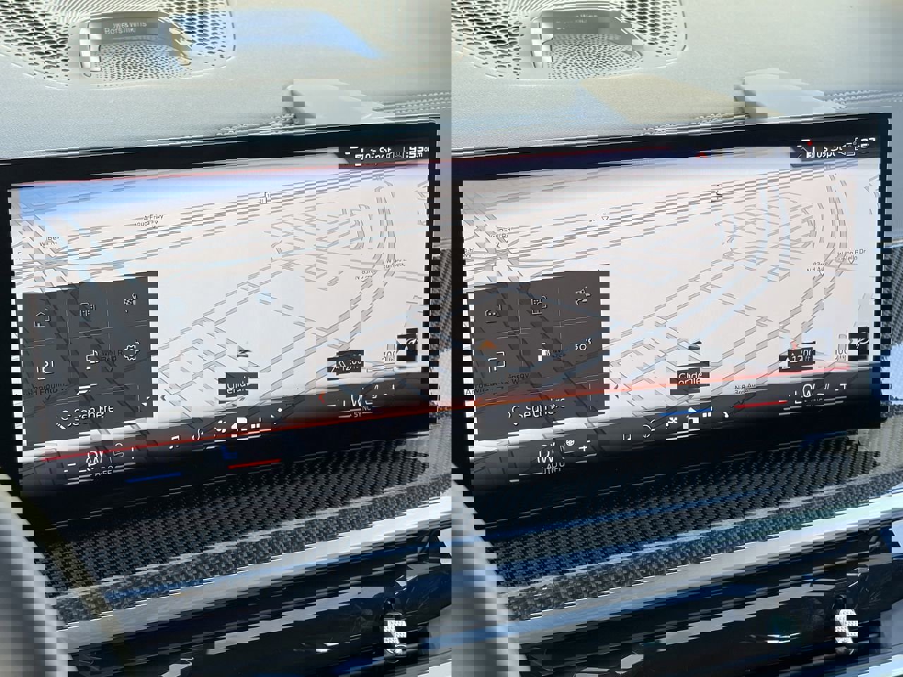 Used 2025 BMW X7 M60i image 28