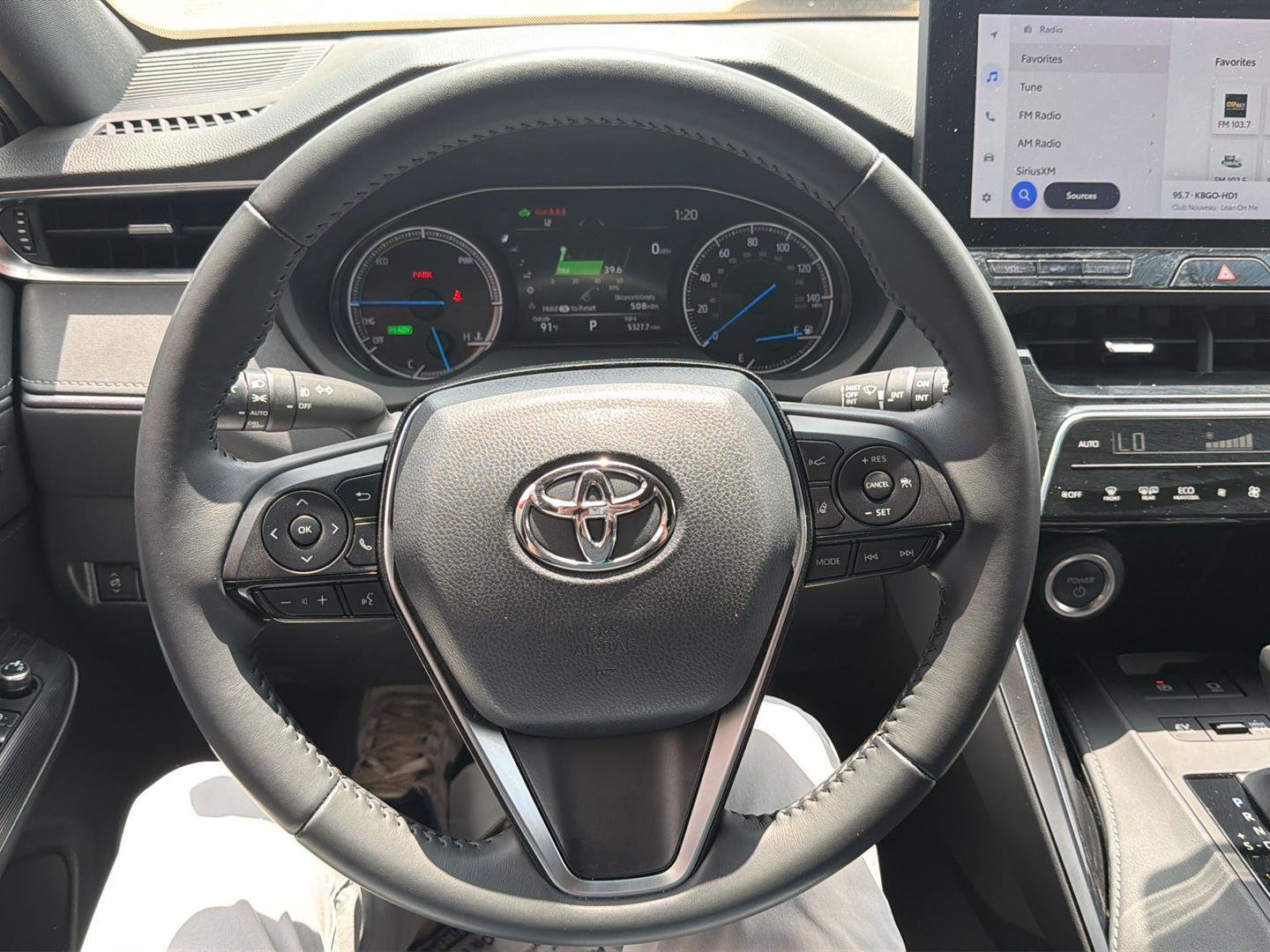 Used 2024 Toyota Venza XLE AWD/4WD image 18