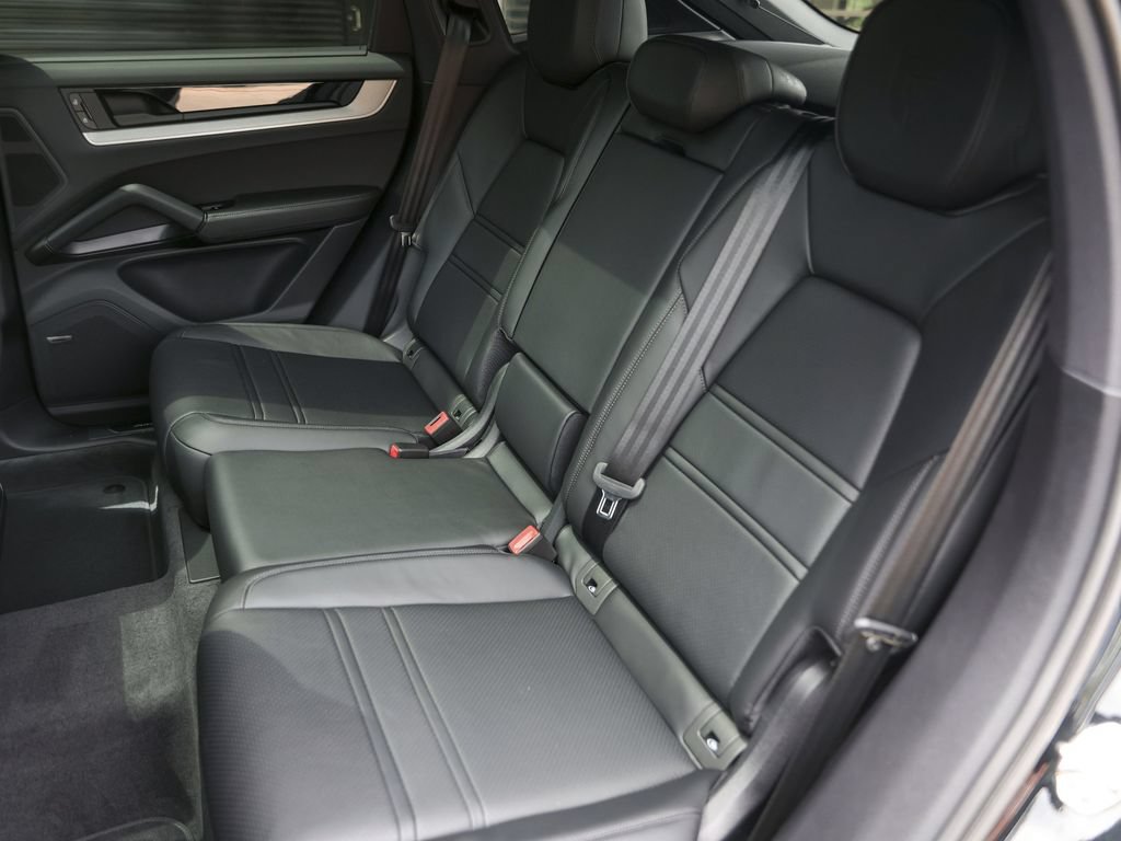 New 2026 Porsche Cayenne Coupe AWD/4WD image 31