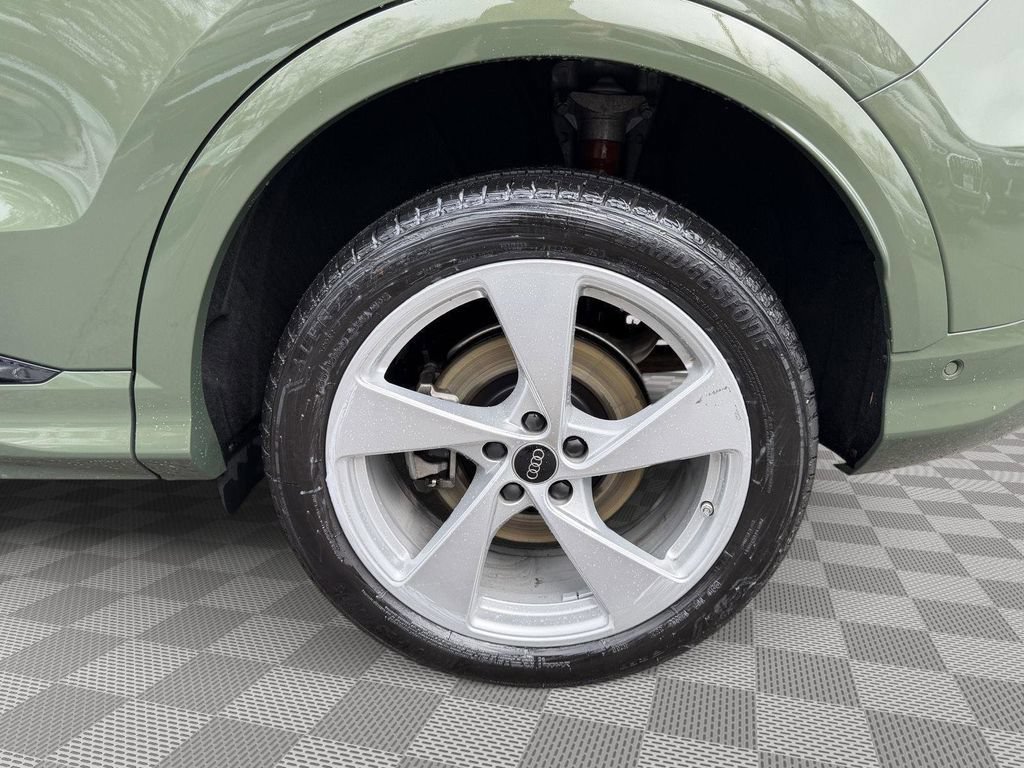 Used 2025 Audi Q5 Premium Plus w/ Premium Plus AWD/4WD image 8