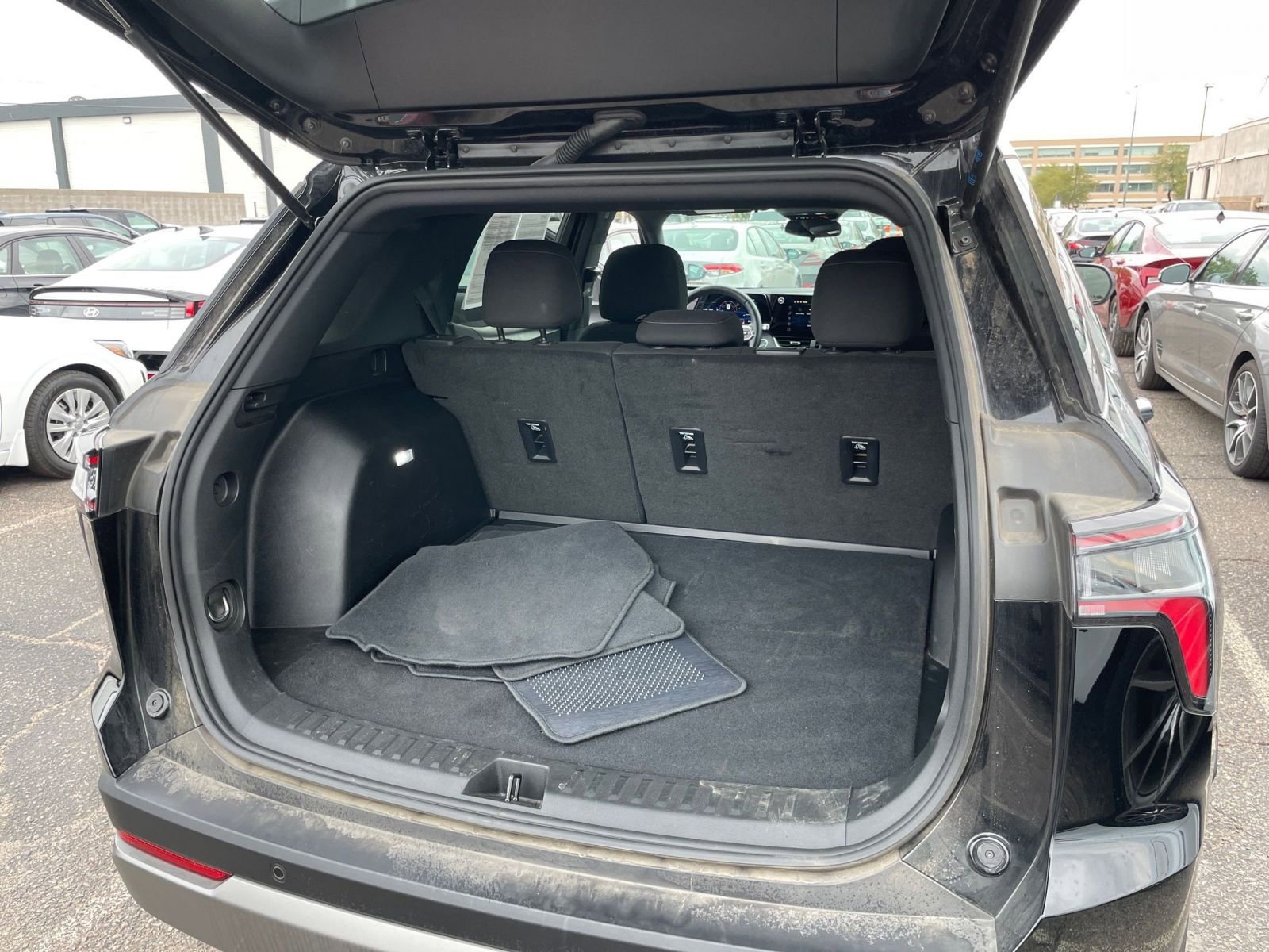 Used 2025 Chevrolet Equinox LT image 30