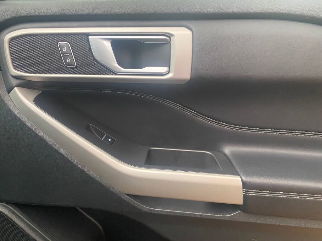 Used 2023 Ford Explorer XLT w/ Equipment Group 202A image 23