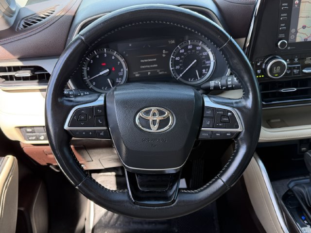 Used 2020 Toyota Highlander Limited FWD image 12