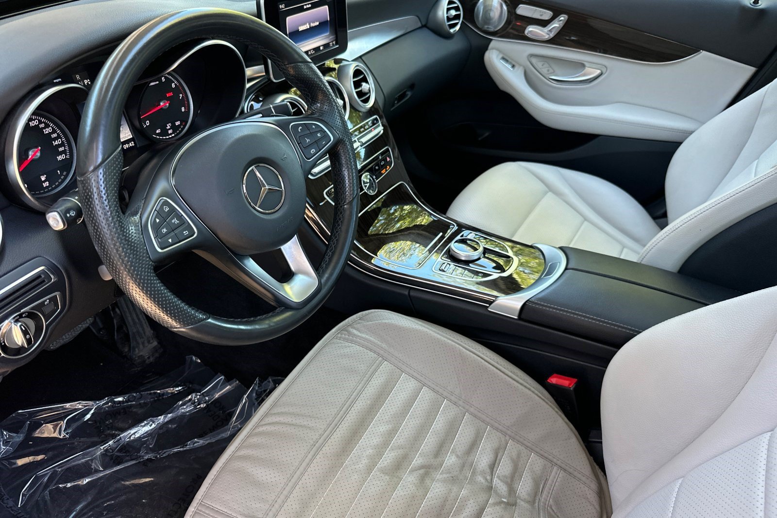 Used 2017 Mercedes-Benz C 300 Sedan image 4