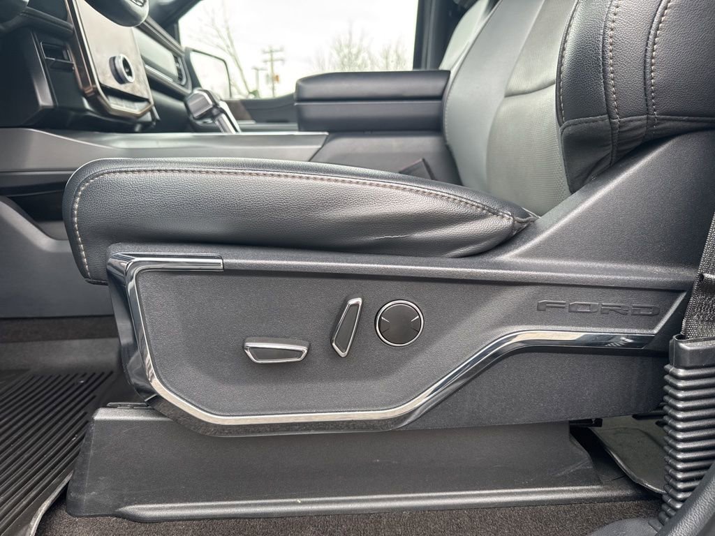 Used 2022 Ford F150 Lightning Lariat image 29