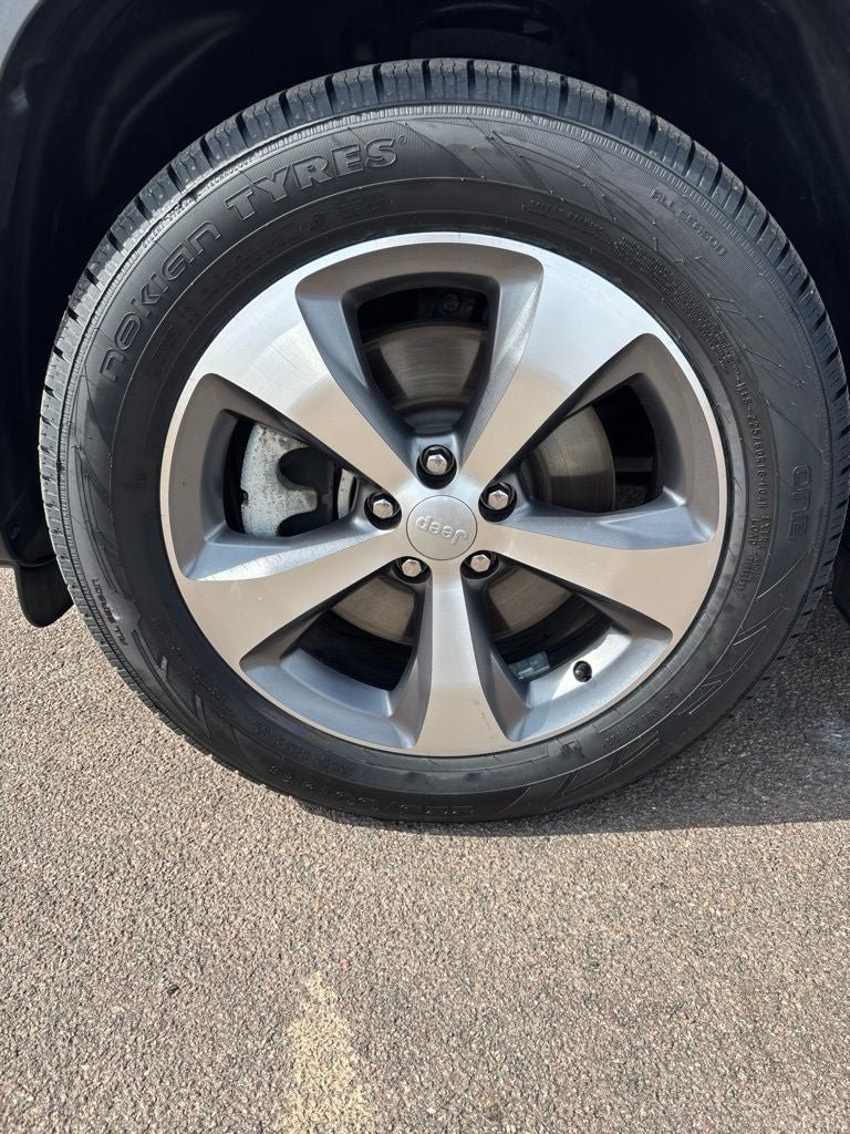 Used 2022 Jeep Cherokee Limited AWD/4WD image 9