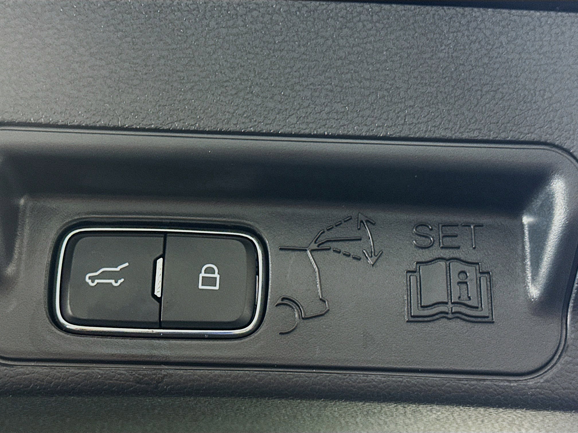 Used 2025 Ford Explorer Active image 31