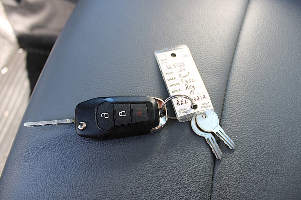 Used 2024 Ford F550 4x4 Regular Cab Super Duty image 37