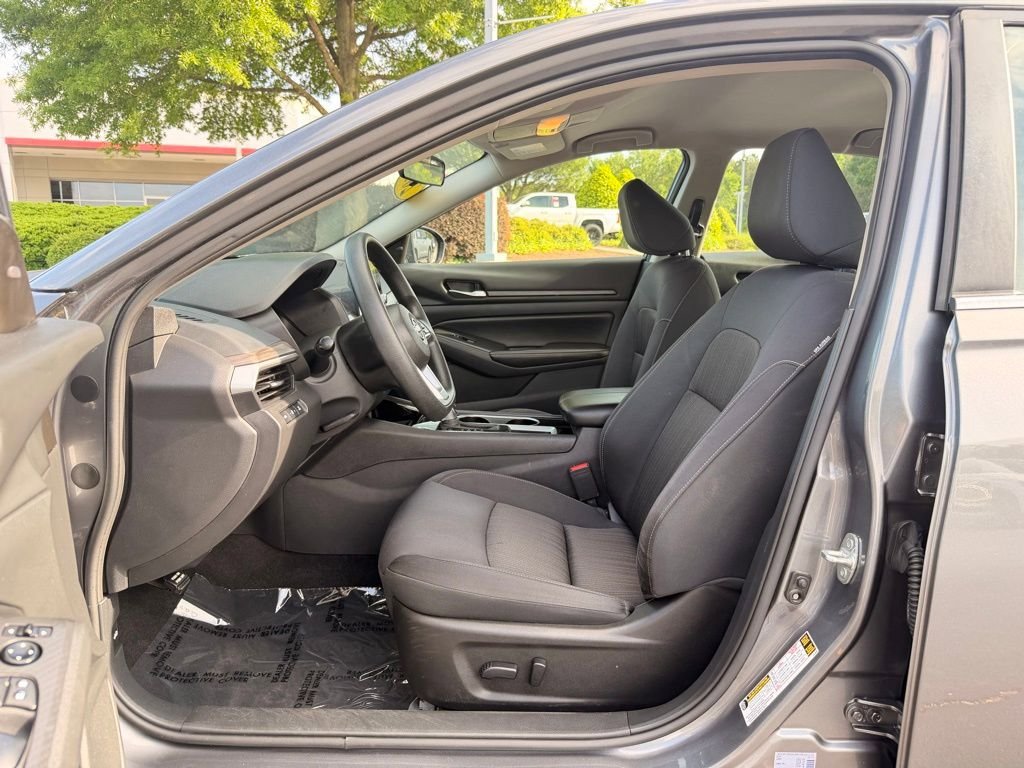 Used 2024 Nissan Altima 2.5 SV FWD image 24