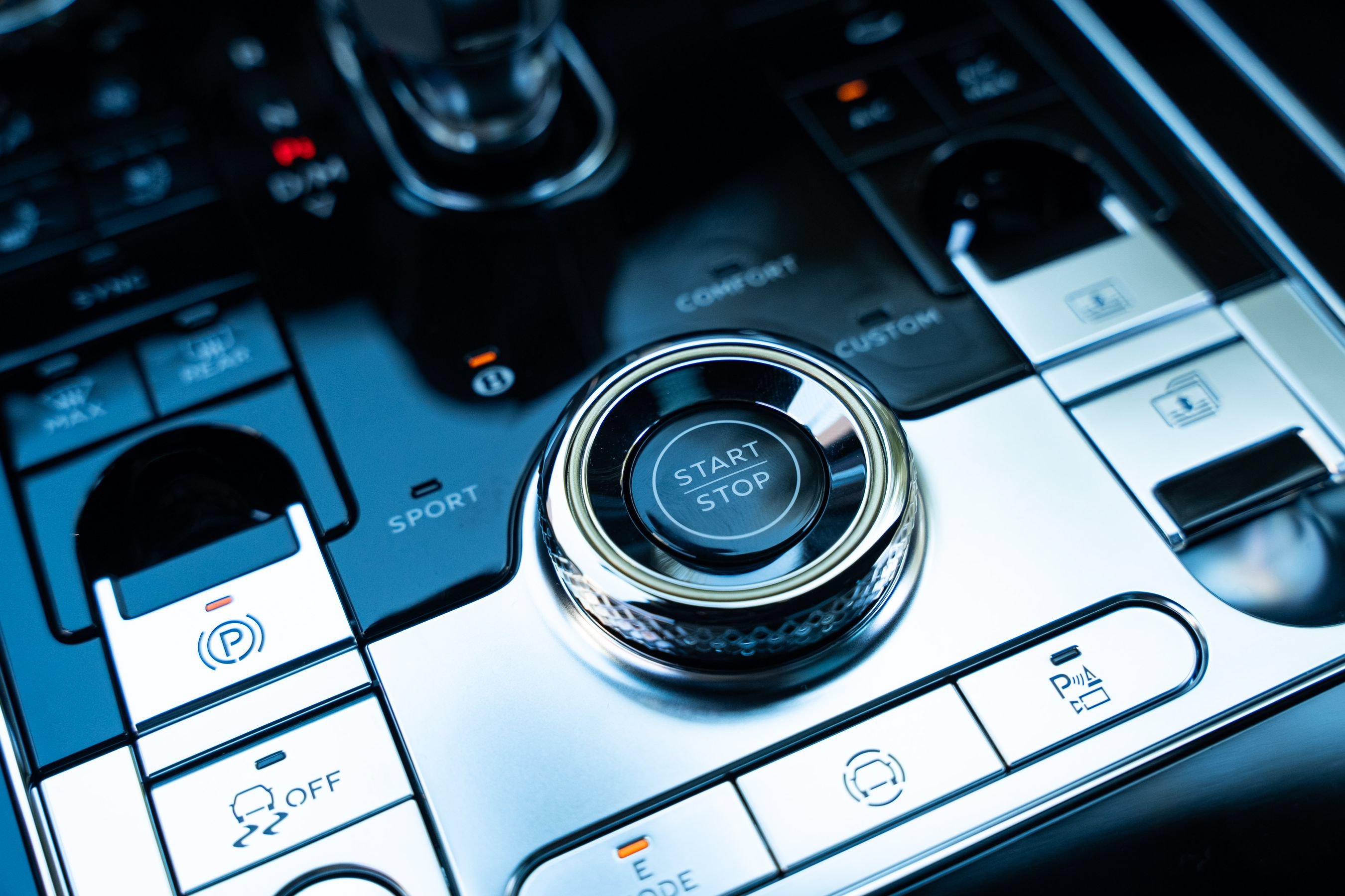 Certified 2025 Bentley Flying Spur Plug-In Hybrid AWD/4WD image 33
