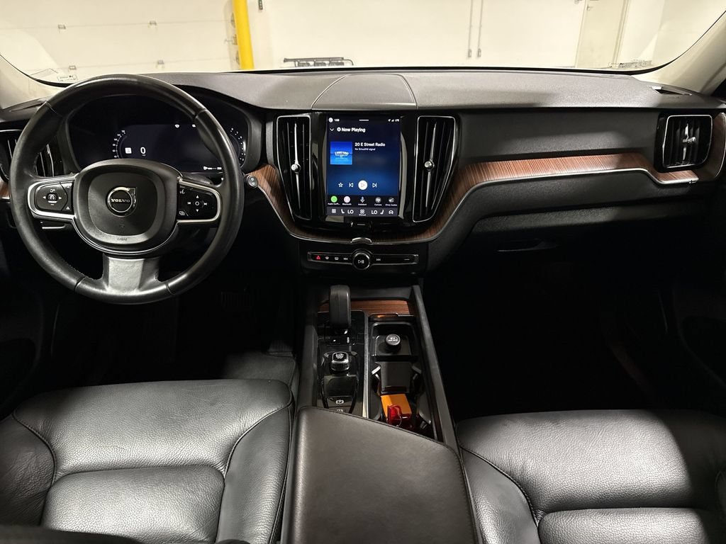 Used 2023 Volvo XC60 B5 Plus FWD image 10