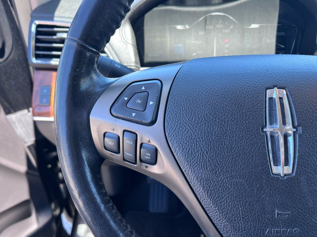 Used 2011 Lincoln MKX 2WD w/ 101A Rapid Spec Order Code image 25